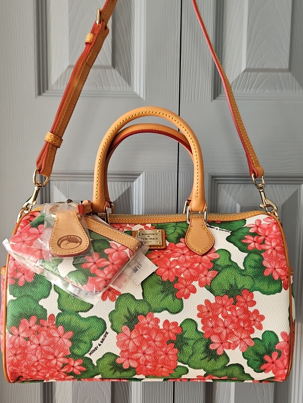 NWT Dooney & Bourke Floral Hydrangea Satchel with Matching Zip Pouch & Key Fob - Picture 1 of 16